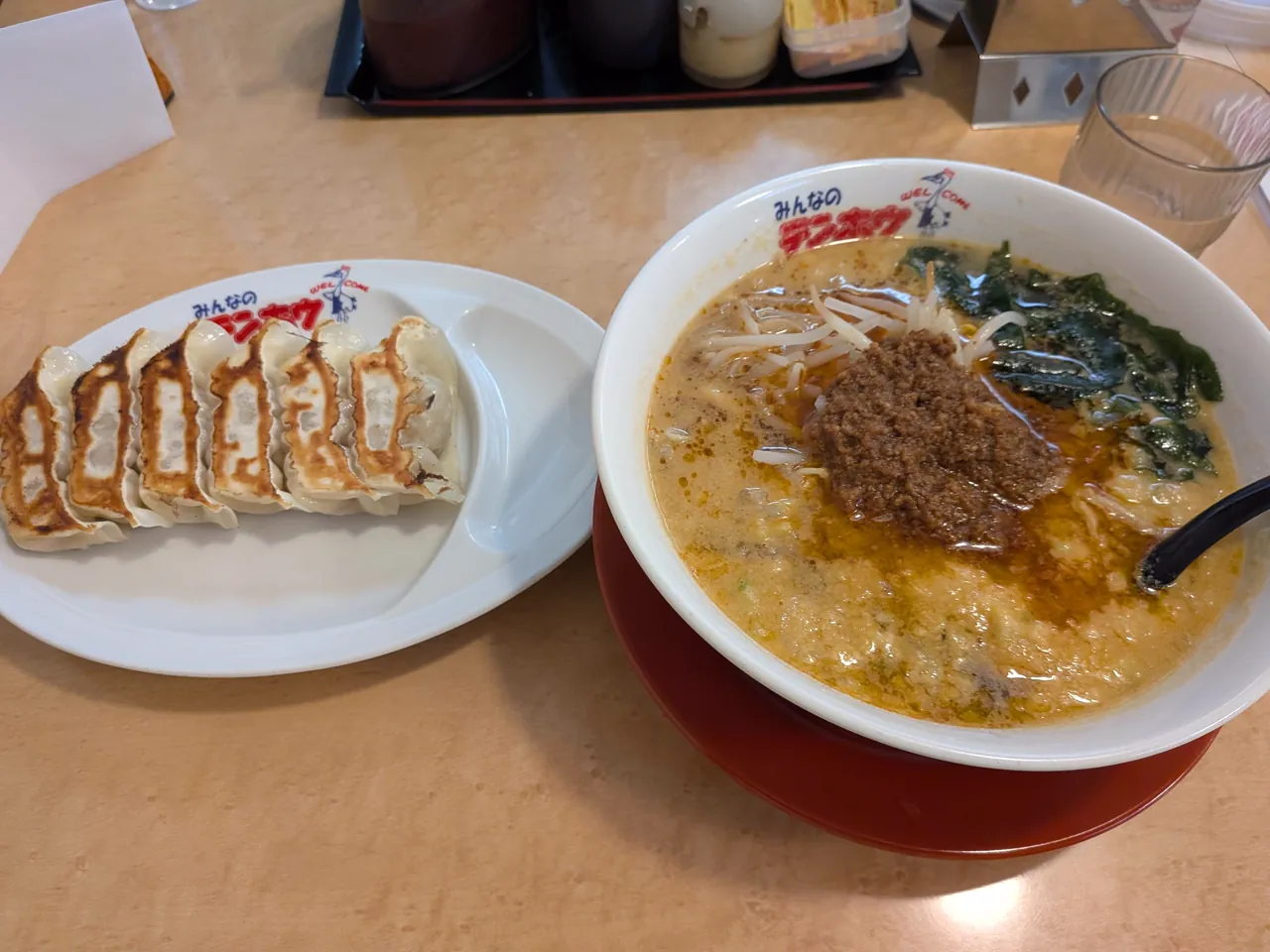 テンホウの辛くないタンタンメンと餃子