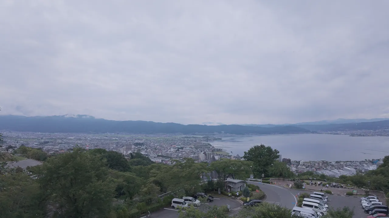 八ヶ岳と麓の茅野・諏訪の町並み